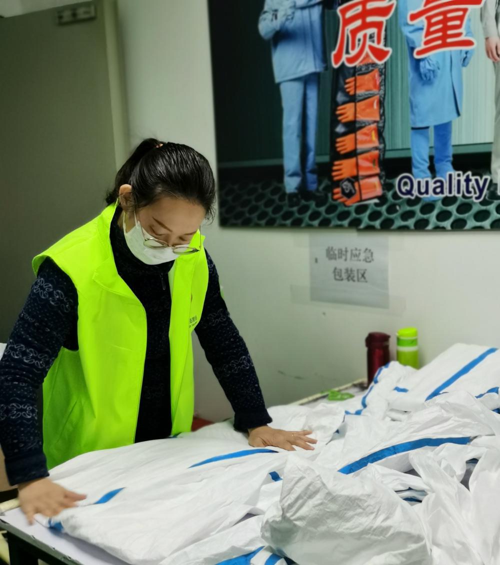 綠馬甲“浦東青年志愿者”，的一次晚班志愿服務(wù)