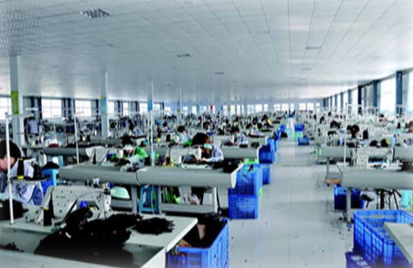 上海誠(chéng)格為車間員工“送來清涼”