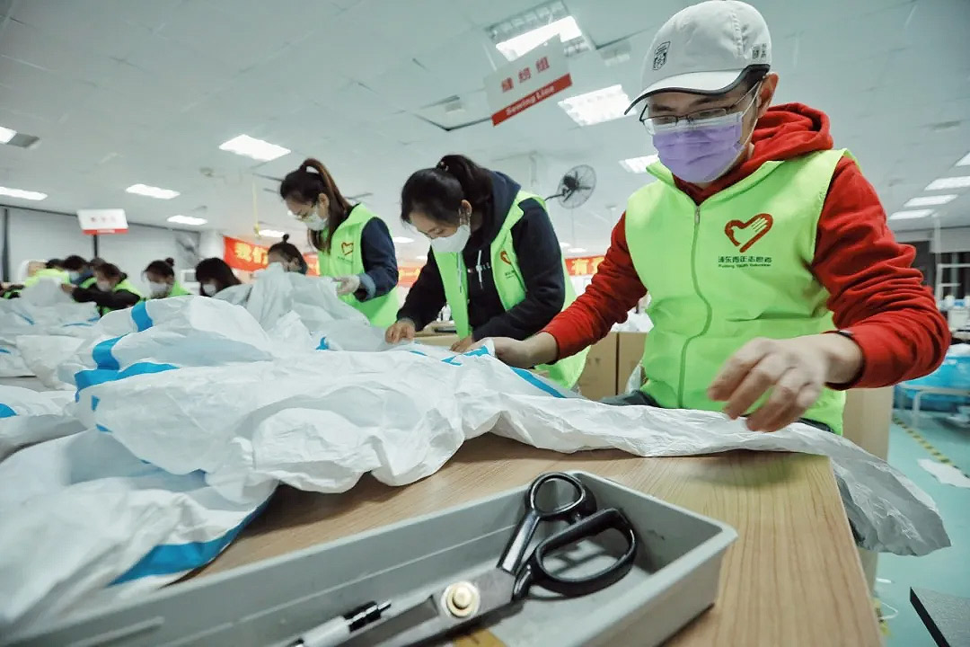 這些“守護(hù)者”們在上海誠格干了件大事！——20天，750人次，經(jīng)手近4萬件防護(hù)服！